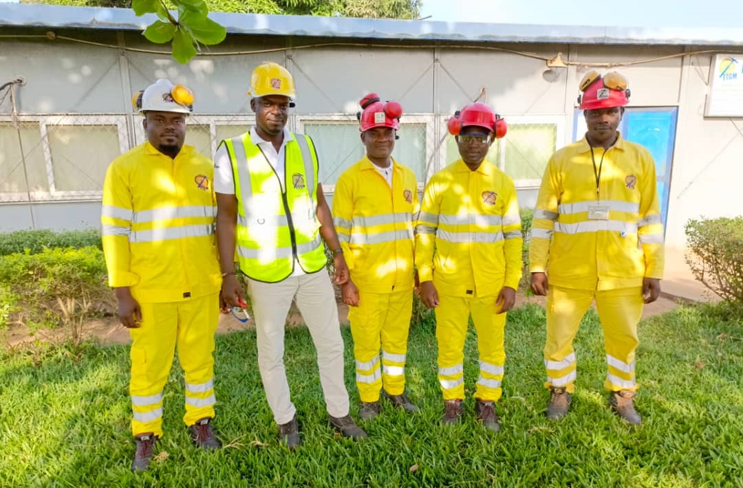 Une équipe du personnel sur le site de SCAN Togo Mines